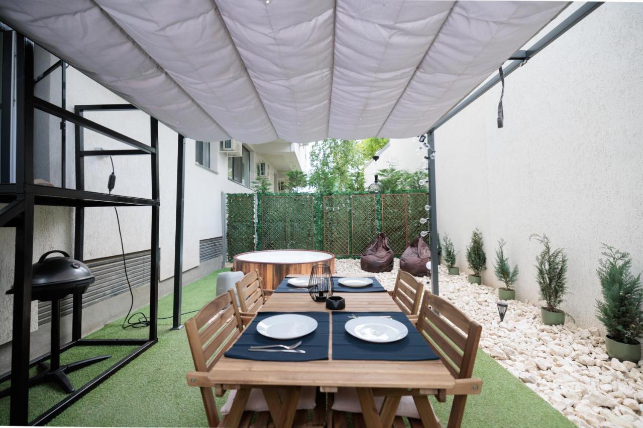 Downtown Hidden Garden With Jacuzzi In Bucharest Apartment Luaran gambar