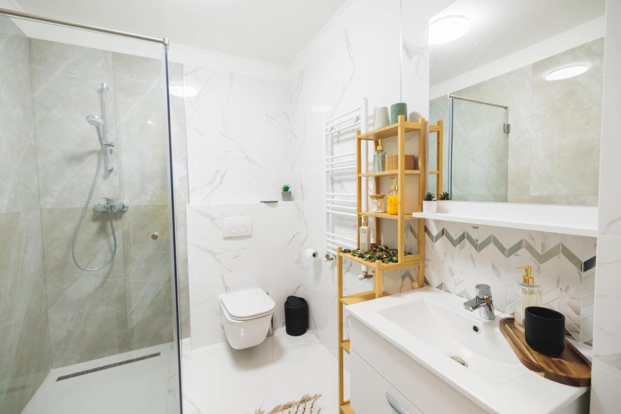 Downtown Hidden Garden With Jacuzzi In Bucharest Apartment Luaran gambar