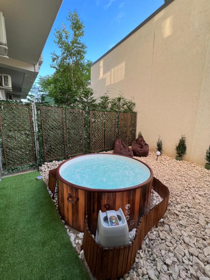 Downtown Hidden Garden With Jacuzzi In Bucharest Apartment Luaran gambar