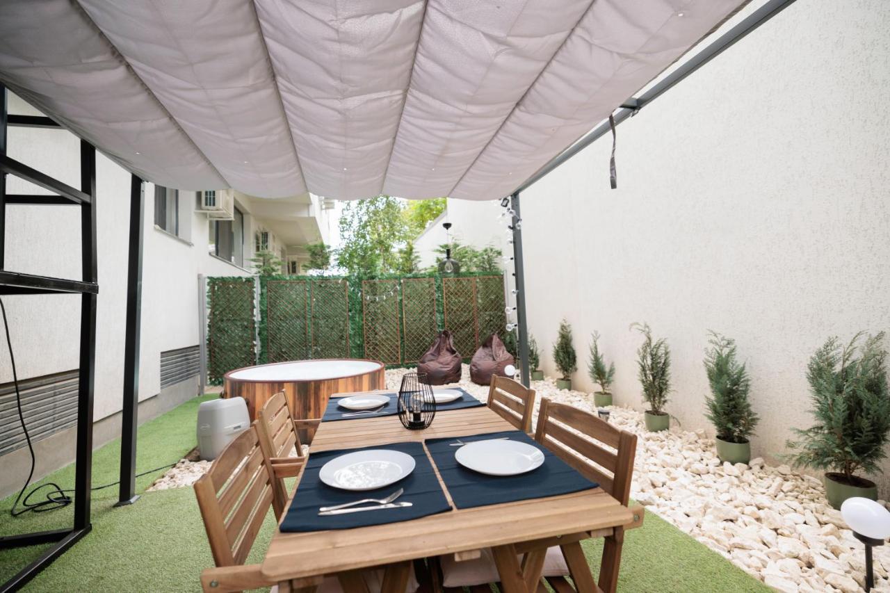 Downtown Hidden Garden With Jacuzzi In Bucharest Apartment Luaran gambar
