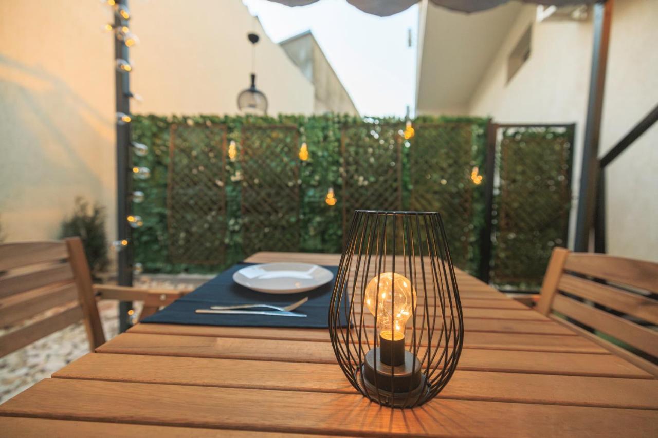 Downtown Hidden Garden With Jacuzzi In Bucharest Apartment Luaran gambar